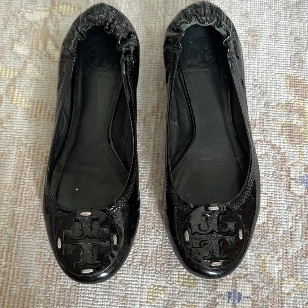 Tory Burch Black Patent Leather Classic Logo Flats Size 6.5